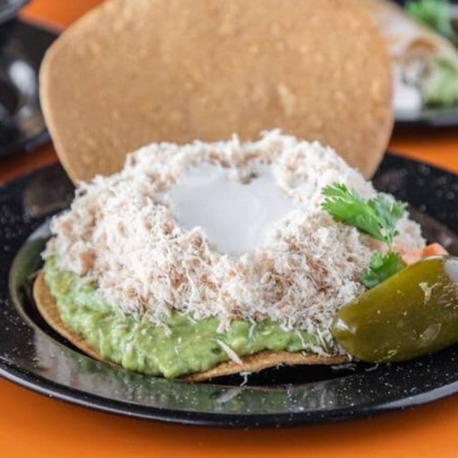 Combo-Tostada Especial y 1/2 Caldo Especial