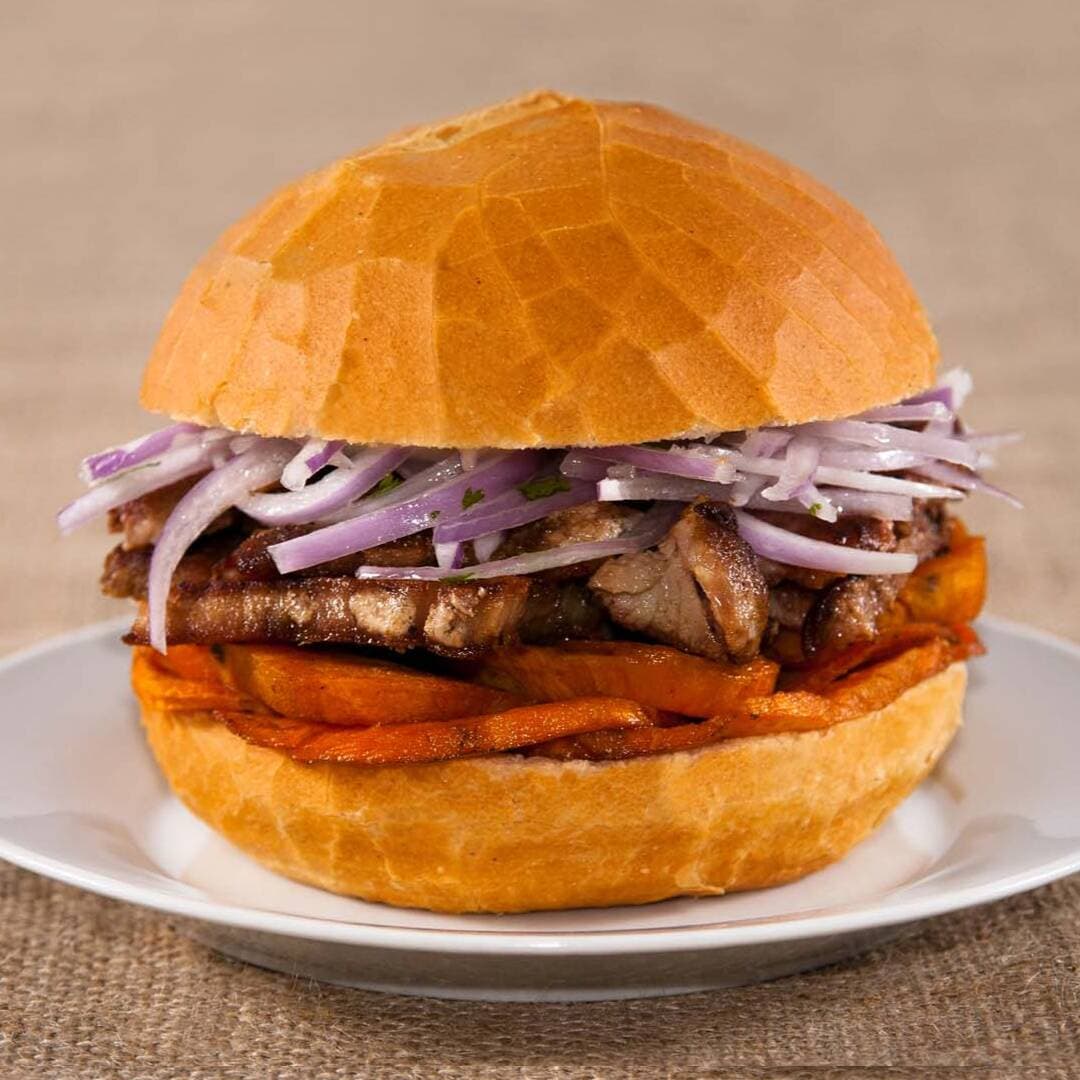 Pan con Chicharron