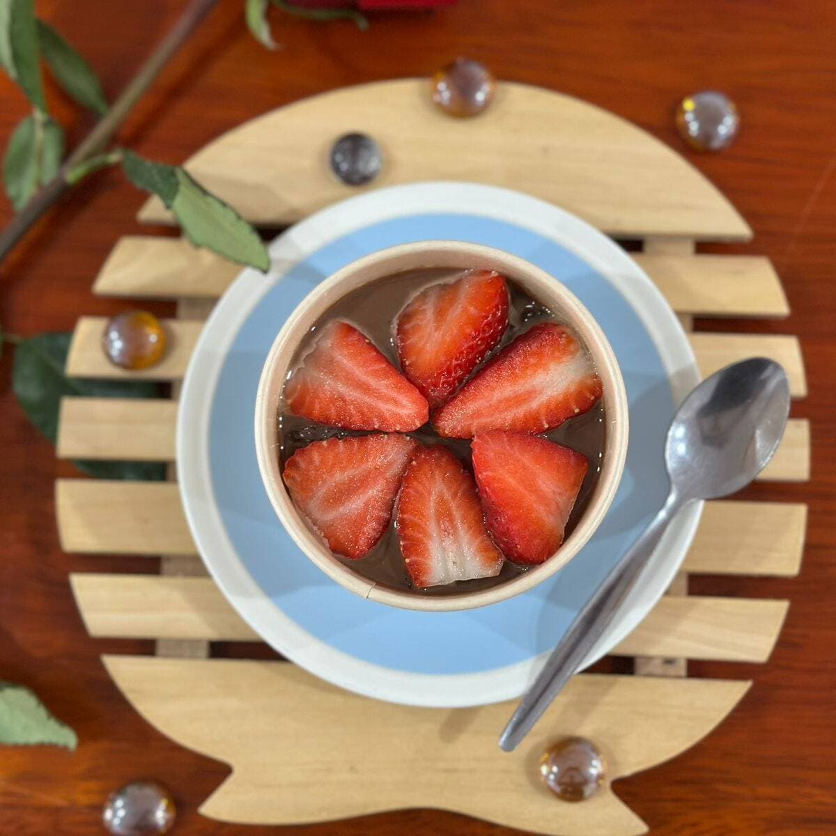 Cuchareable Torta de Chocolate con Fresas  - 12 Oz