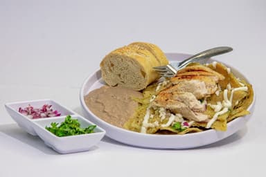 Chilaquiles con Pollo