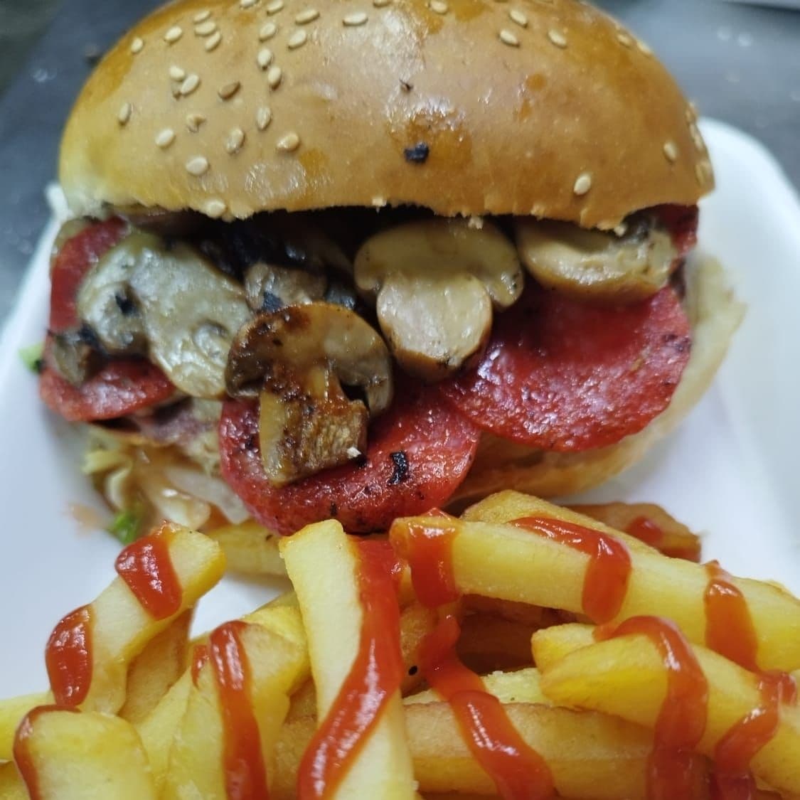 Hamburguesa Italiana + Papas