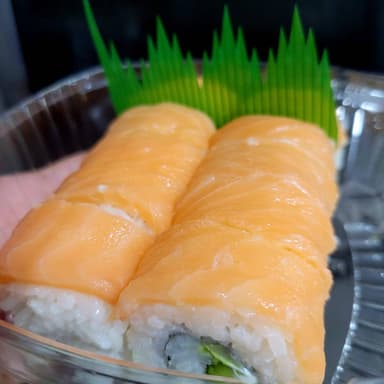 SAKE ROLL SUSHI