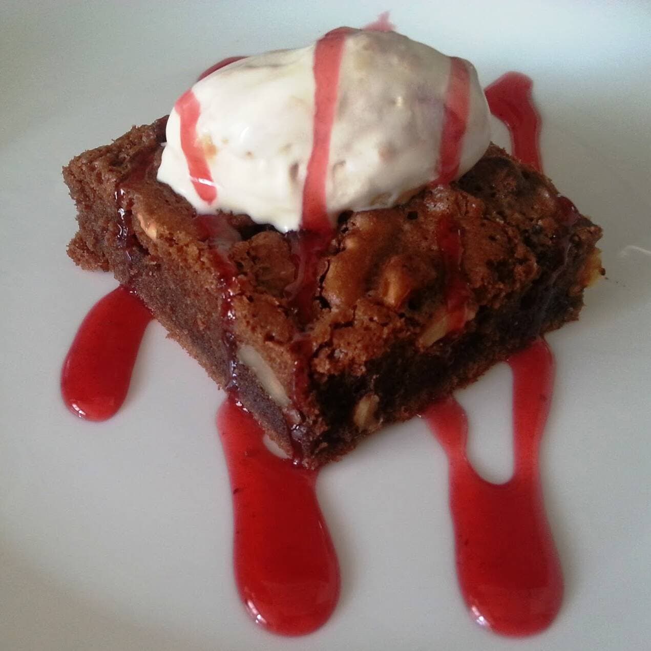 BROWNIE CON HELADO