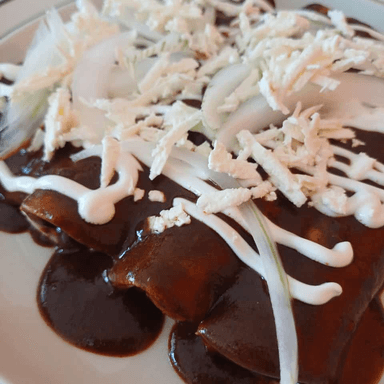 Enchiladas de Mole con Pollo