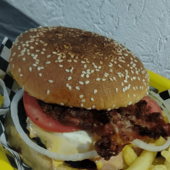 HAMBURGUESA CON TOCINO