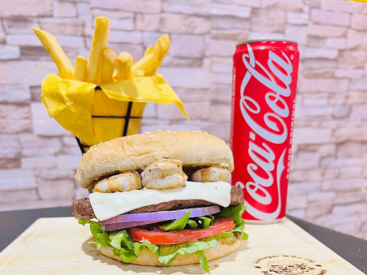 Hamburger in the city