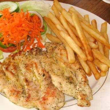 Pollo + Acompañamiento + Bebida Natural