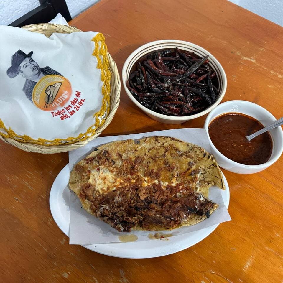 Quesadilla de Chicharrón con Queso
