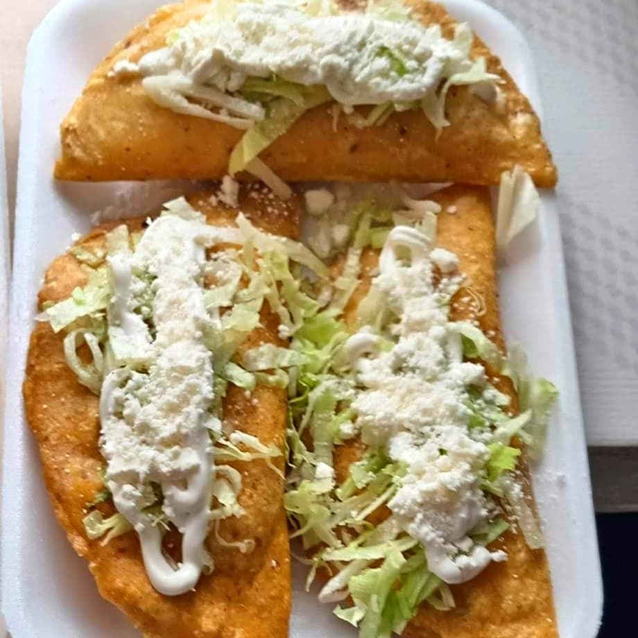 Empanada de Papa con Chorizo