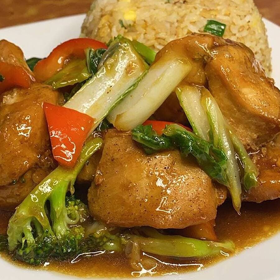 Pollo con Verduras con Chaufa de Pollo