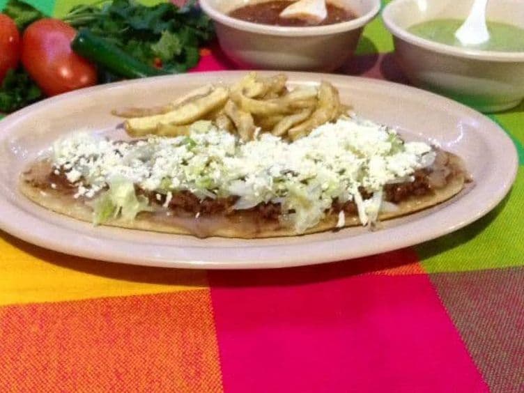 Huarache de Chorizo