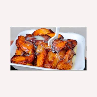 Plátano macho frito con lechera