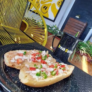 Molletes Salados