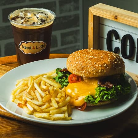 HAMBURGUESA DE LA CASA