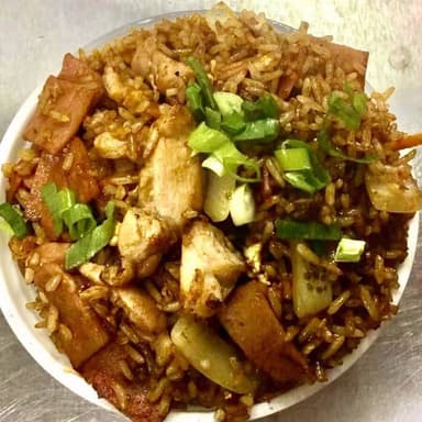 12. Arroz Frito con Jamón y Pollo 鸡火腿饭