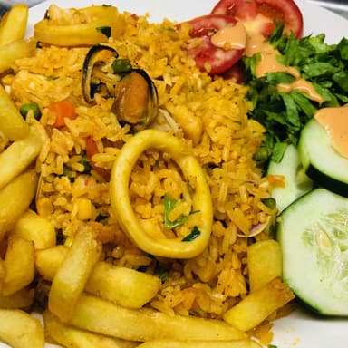 Entero Arroz con Mariscos + Refresco del día
