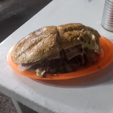 Torta de Pastor CON QUESO MANCHEGO Y OAXACA