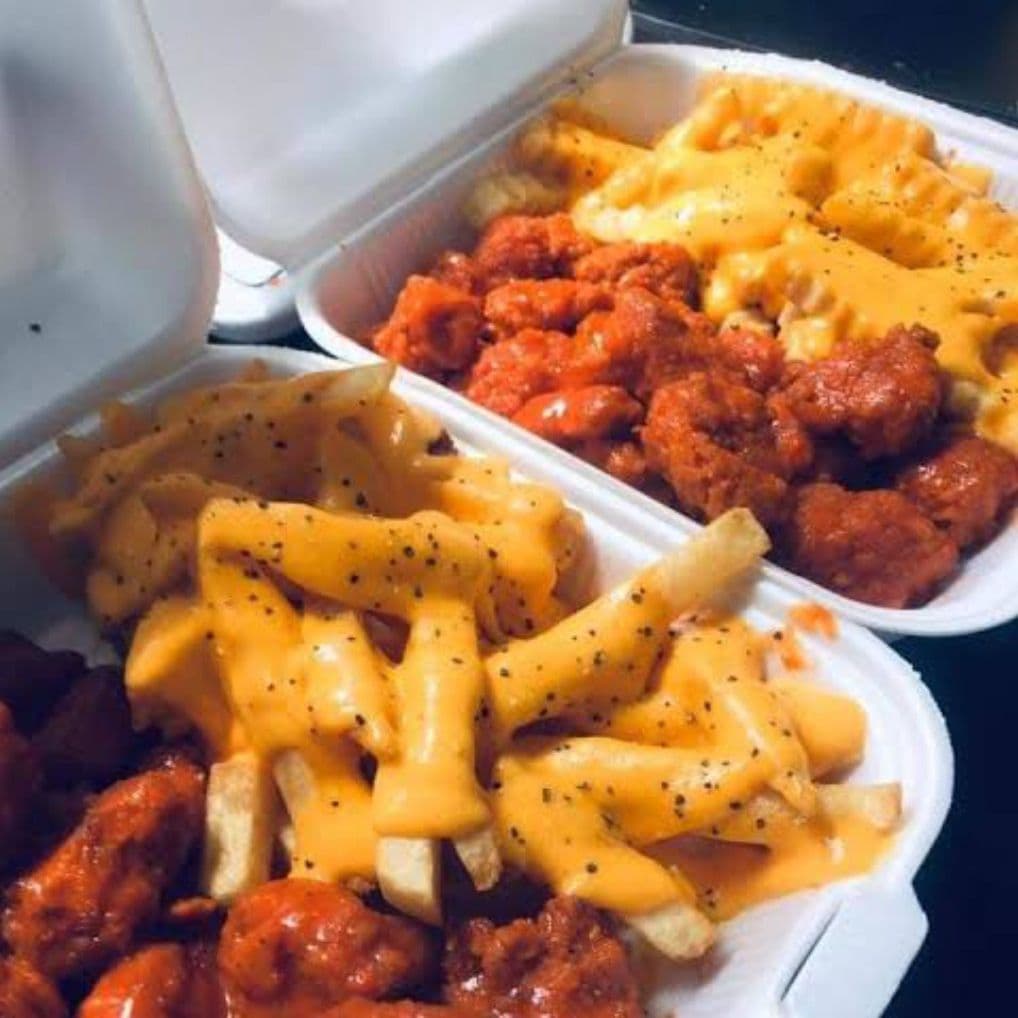 250 Gr Bonless y Papas con Queso 🧀 ‼️ C