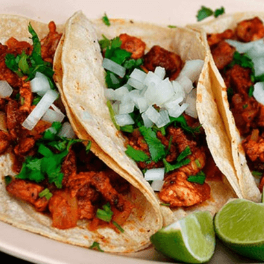 Tres Tacos de Maiz Adobada + Agua Jamaica