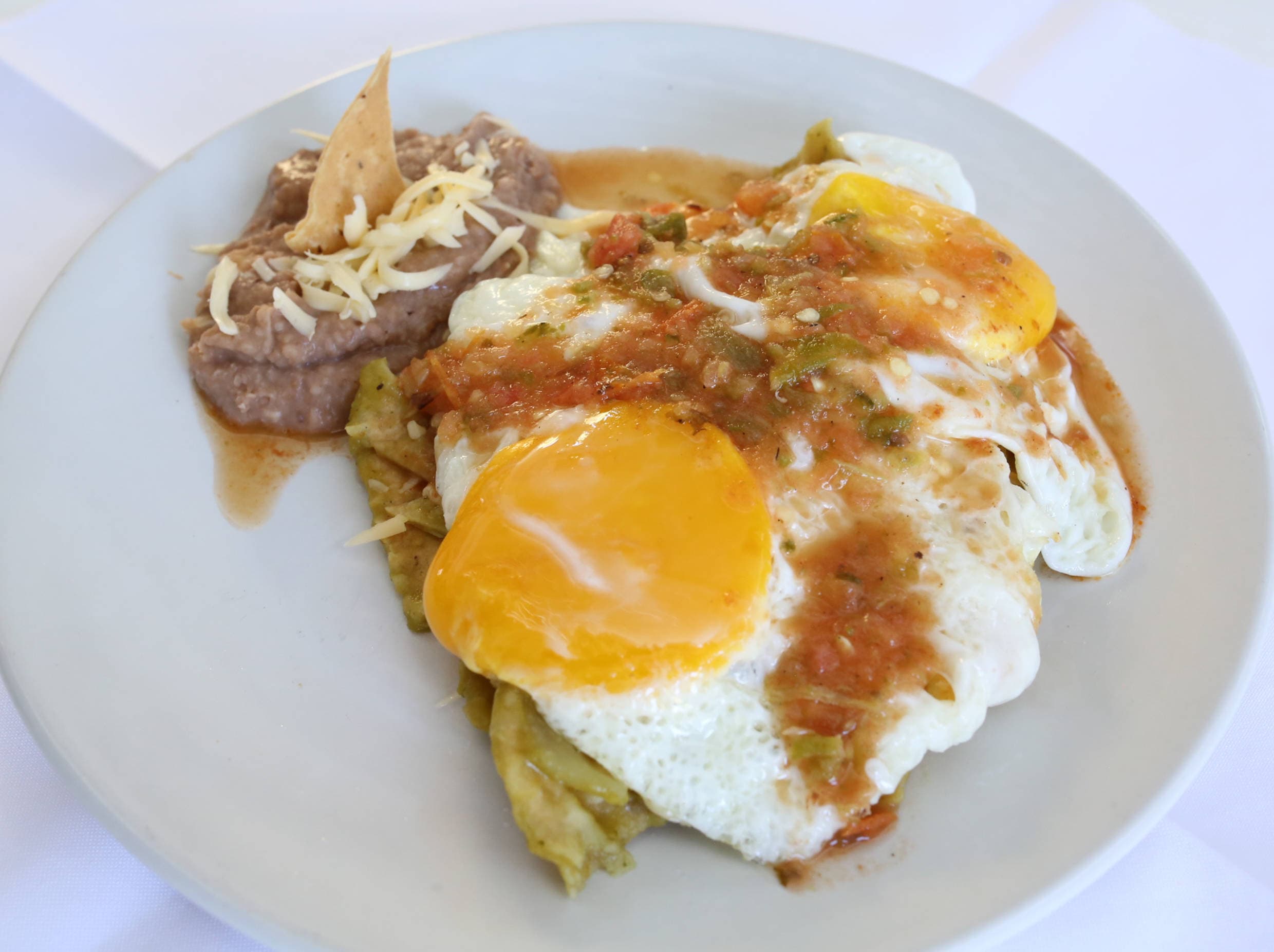 Huevos con Guiso