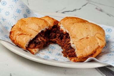 Torta de Pierna con Mole.