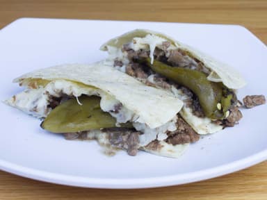 Quesadilla de Carne y Chilaca