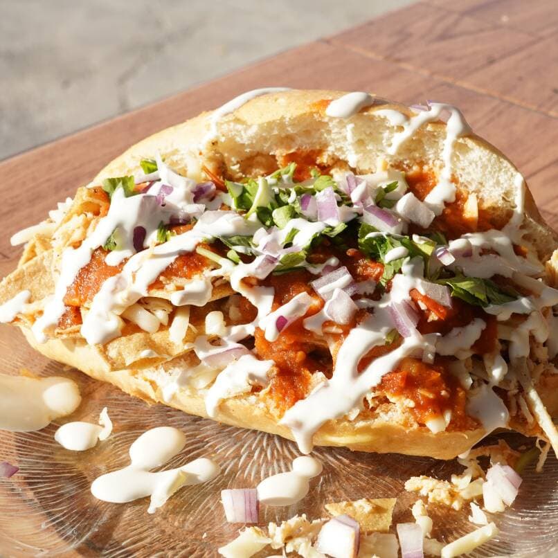 Torta Roja de Chilaquiles