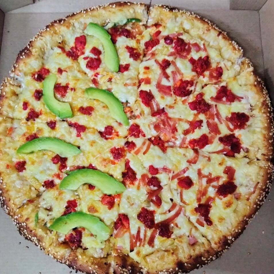 Pizza Grande con orilla rellena