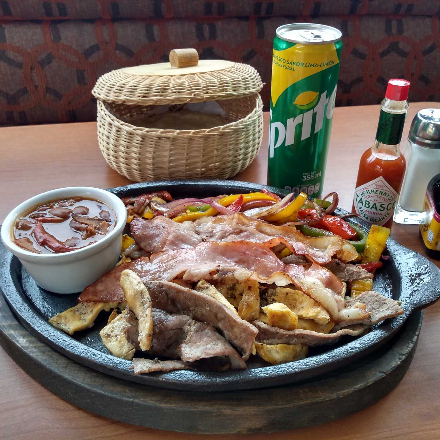 Fajitas Mixtas y Bebida