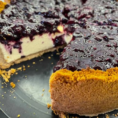 Rebanada de Cheesecake tipo NY con Frutos Rojos