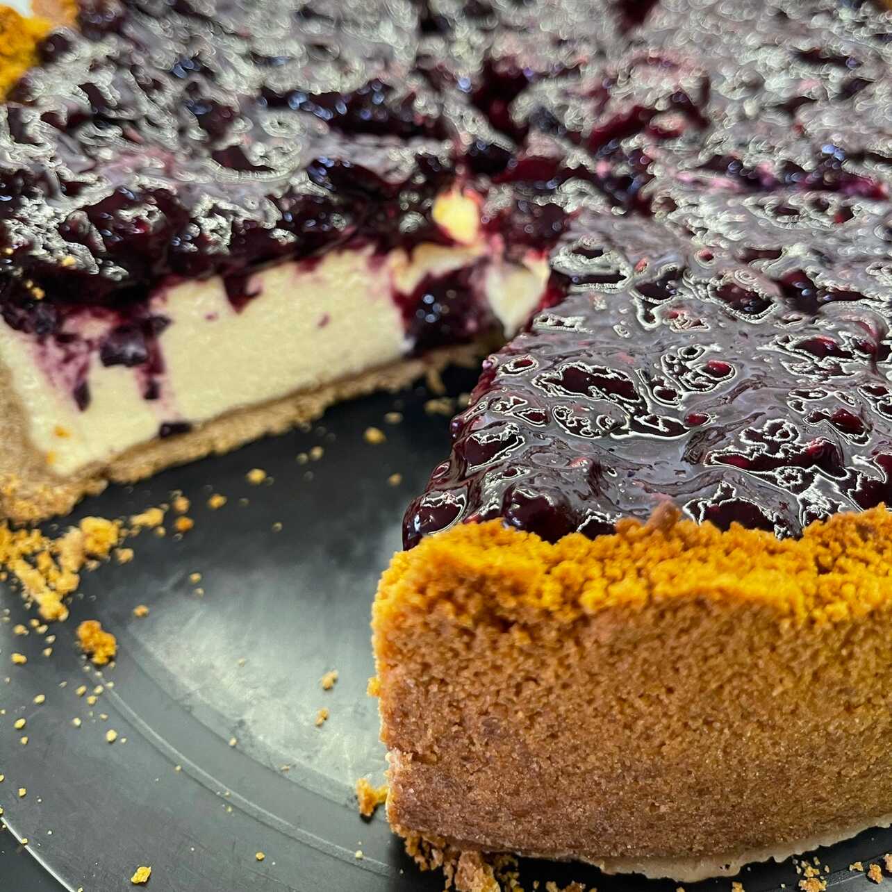 Rebanada de Cheesecake tipo NY con Frutos Rojos