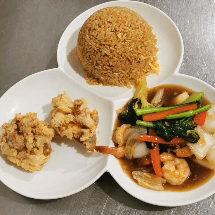 Langostino con Verduras, Chicharrón y Chaufa