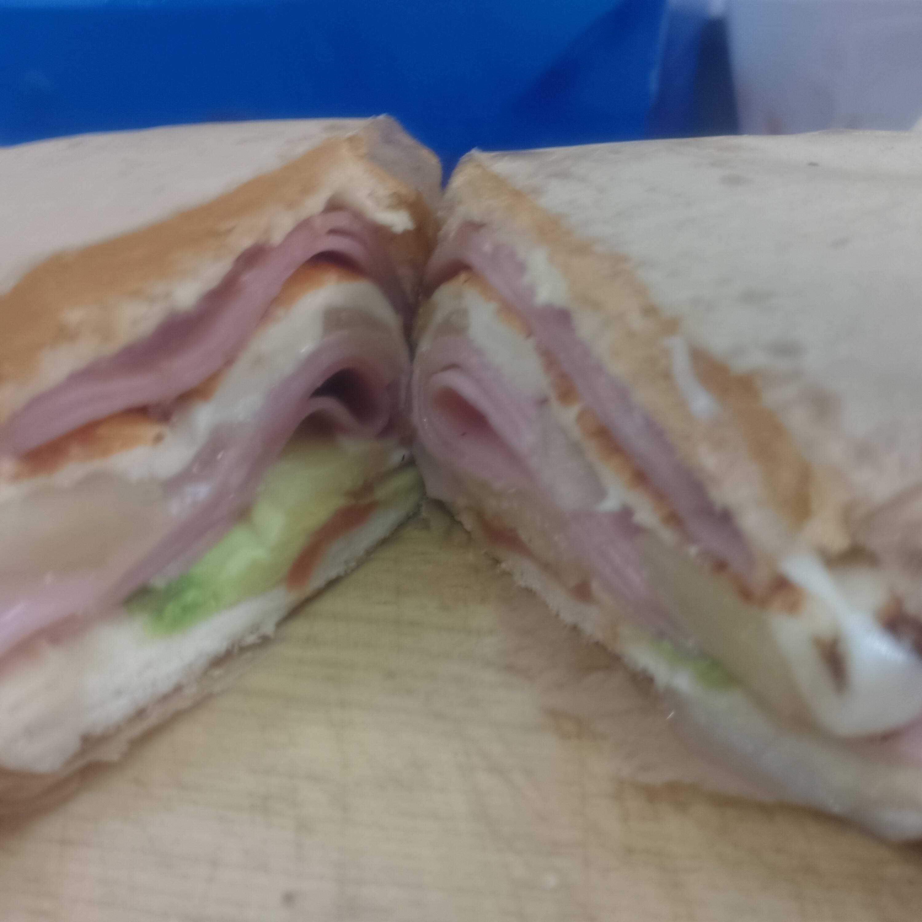 Telera Rellena de Jamón con Queso