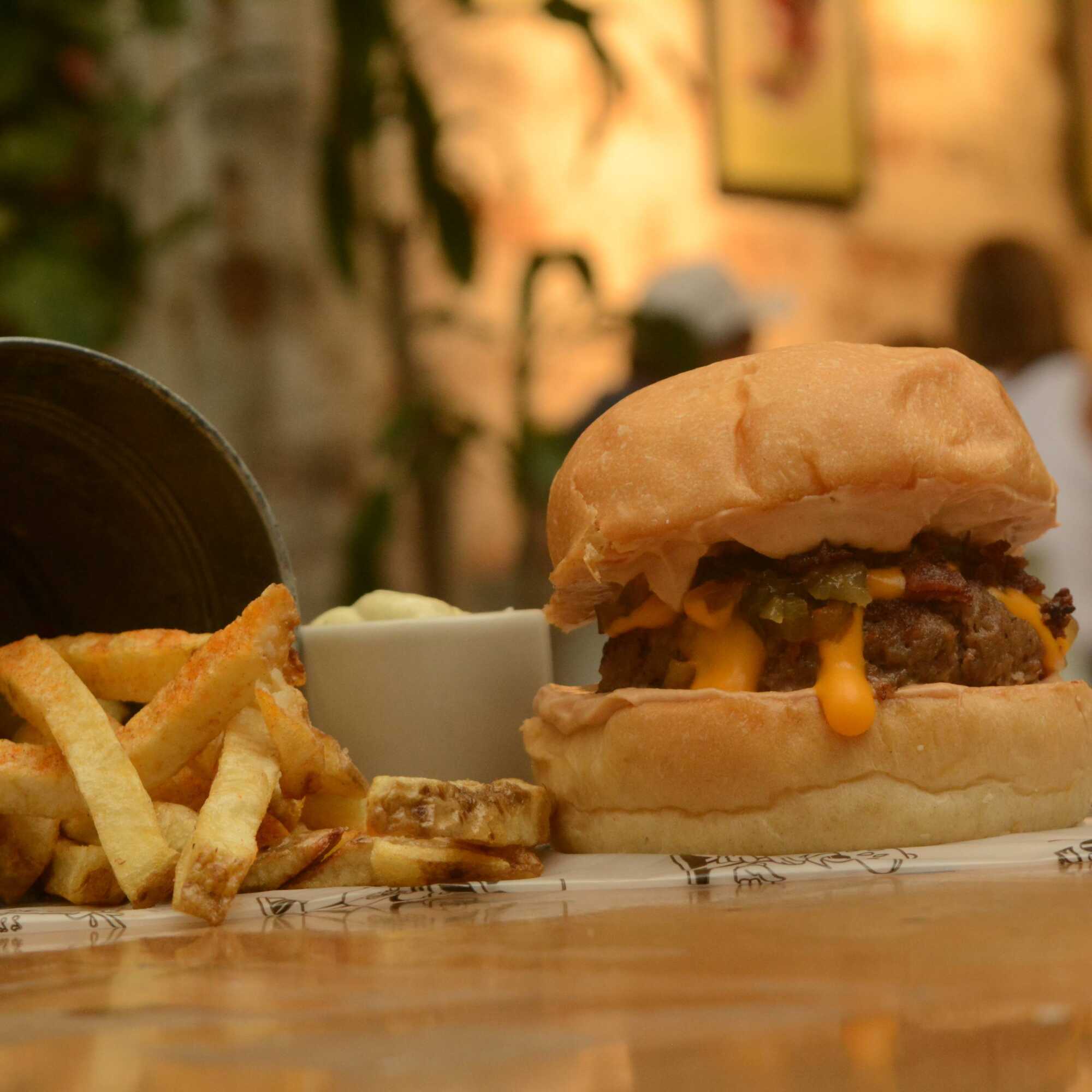 Combo Bacon CheeseBurger + Papas a la Francesa
