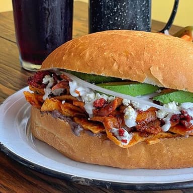 Arma Tu Torta de Chilaquiles