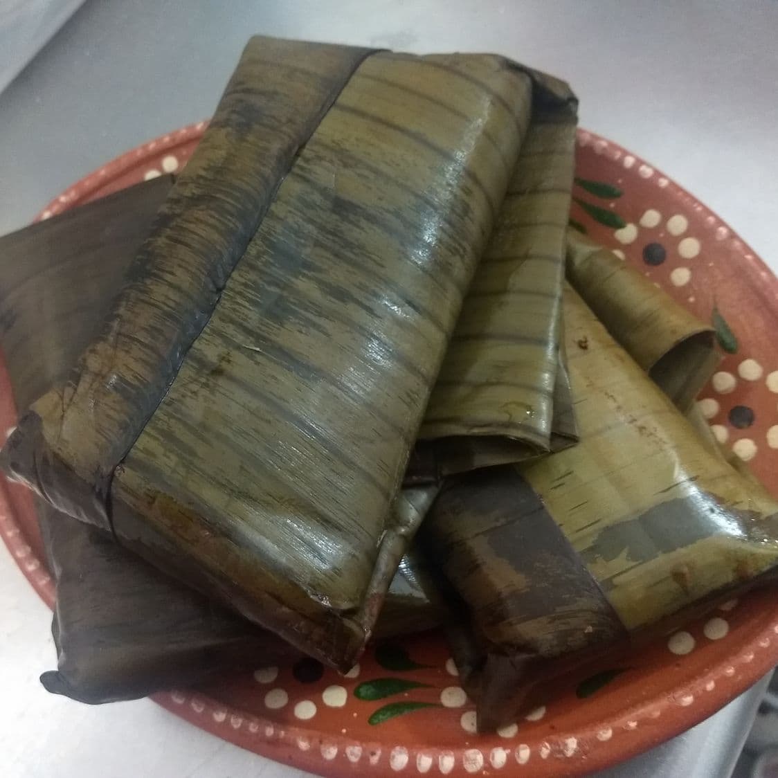 Tamal Rojo con Costilla