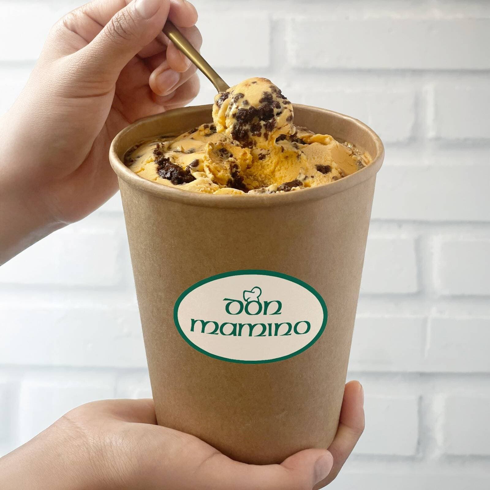 Helado de Lúcuma con Brownie