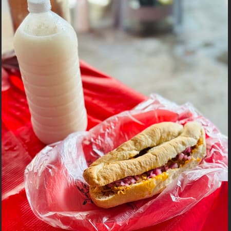 Torta + Agua Fresca= La Combinación Perfecta.