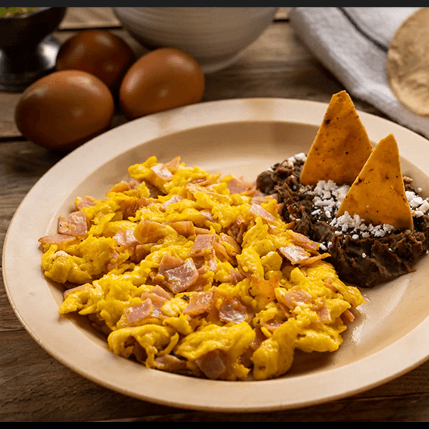 Huevos Revueltos con Jamón
