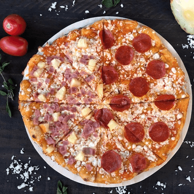 Pizza familiar mitad Pepperoni / Hawaiana