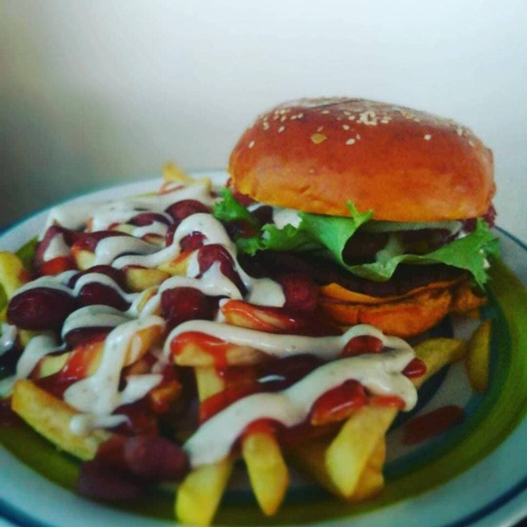 Hamburguesa con salchipapas