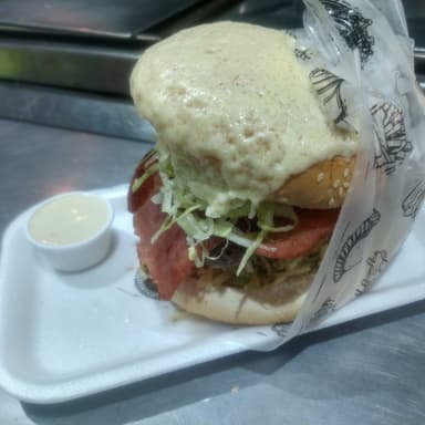 Combo Hamburguesa Triple Carne + Papas + Gaseosa