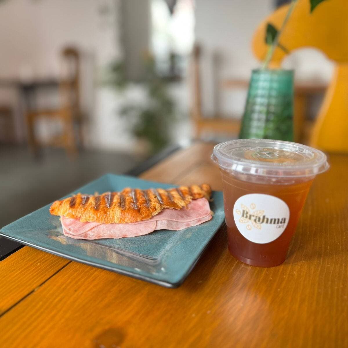 Americano con Croissant