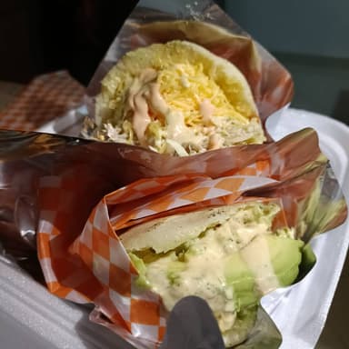 COMBO DOS AREPAS + GASEOSA