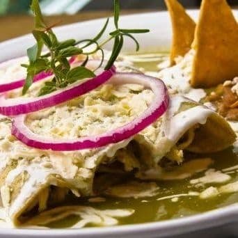 Enchiladas verdes de pollo.