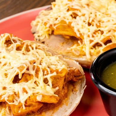 Molletes con Chilaquiles
