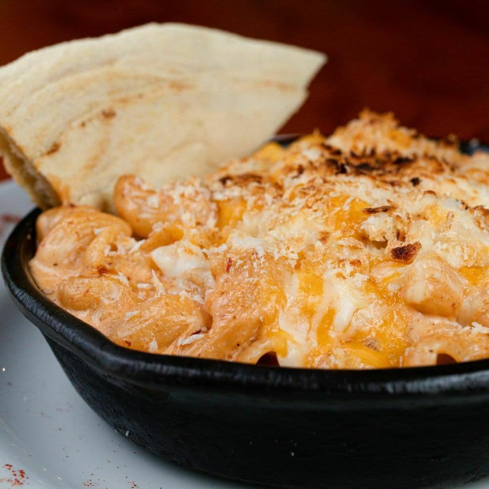 MAC & CHEESE CHIPOTLE CON POLLO A LA PLANCHA