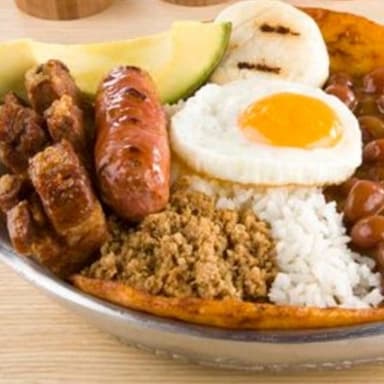 Bandeja Paisa + Pechuga a la Plancha