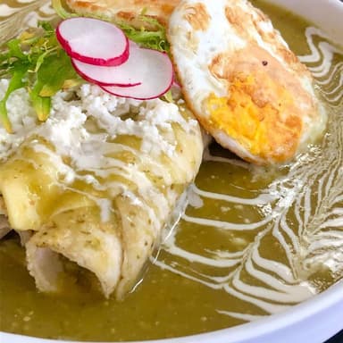 Enchiladas suizas con huevos