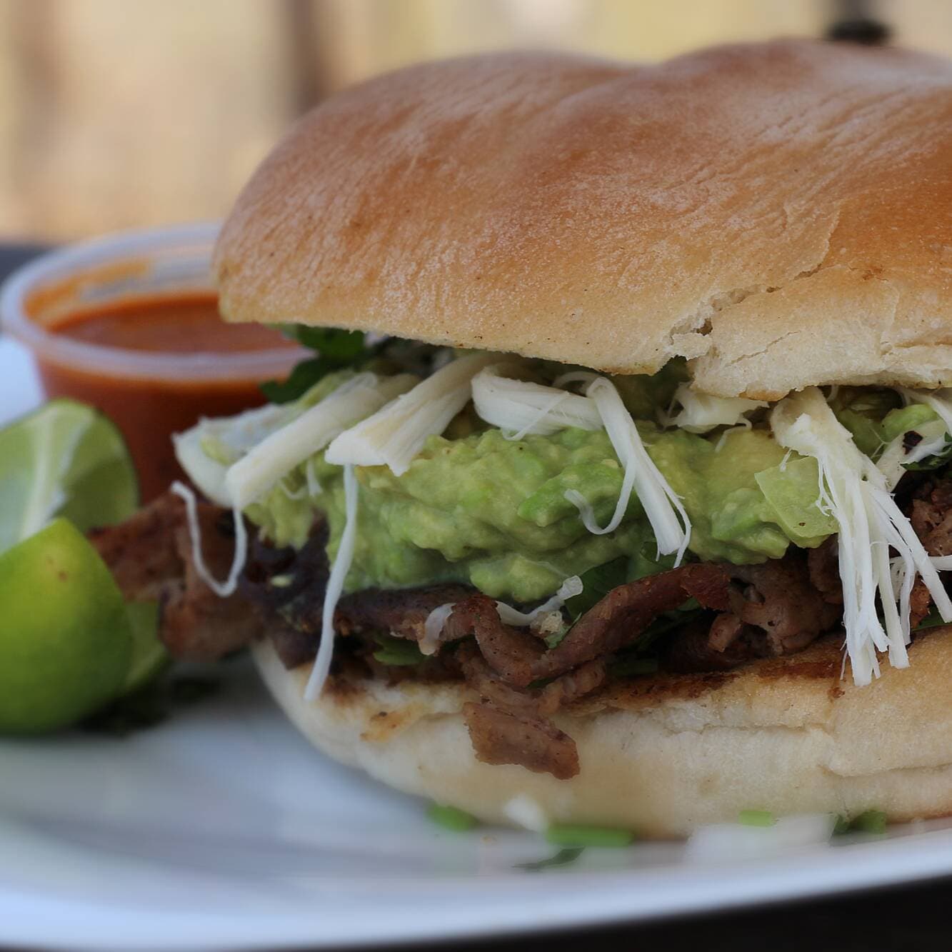 Torta de Asada con Guacamole, Papas a la Francesa